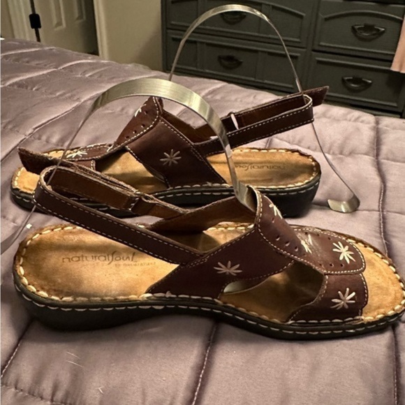 Natural Soul Leather Sandals with Velcro Strap Adjustment. Embroidered. Sz 8.5 - Picture 4 of 11